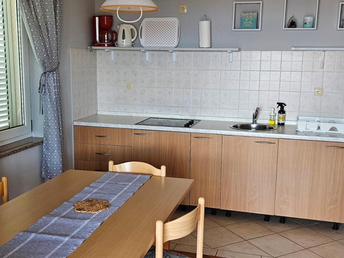 Apartments Trojak Baška Eksteriør bilde