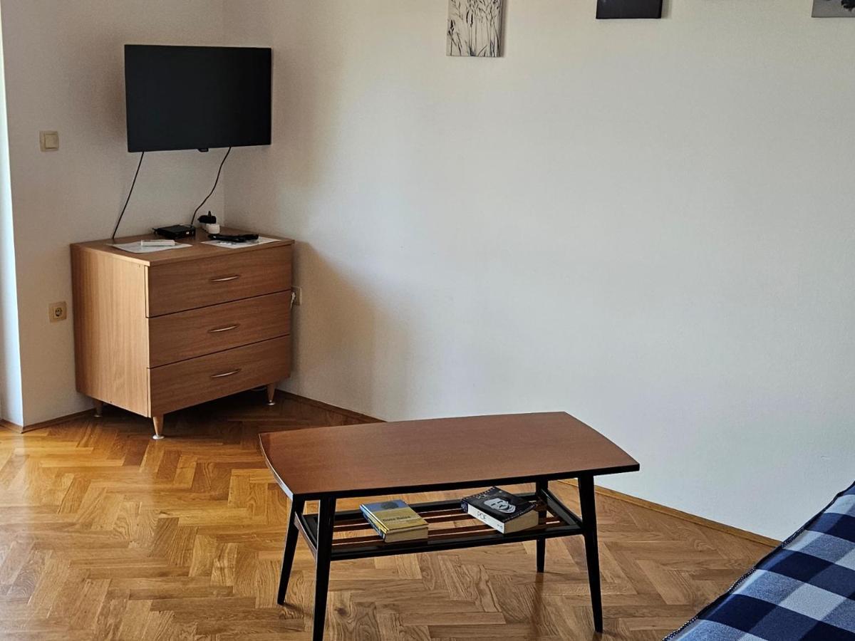 Apartments Trojak Baška Eksteriør bilde