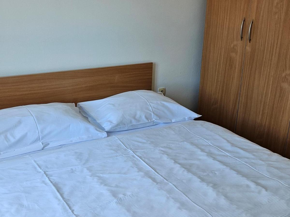 Apartments Trojak Baška Eksteriør bilde