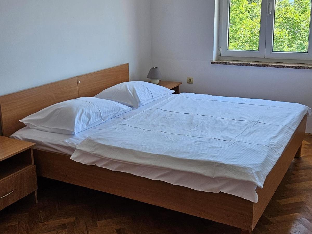 Apartments Trojak Baška Eksteriør bilde